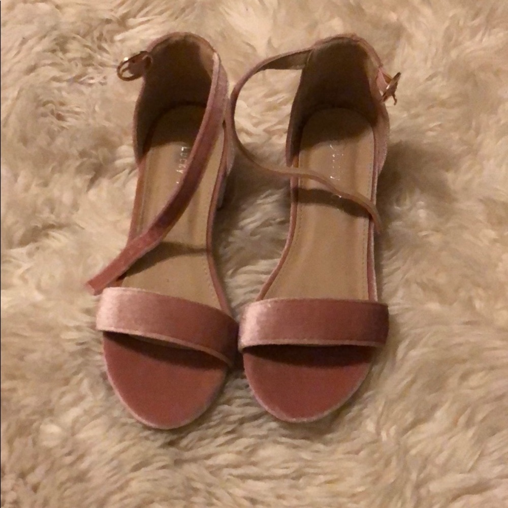 Little girls new pink velvet heels